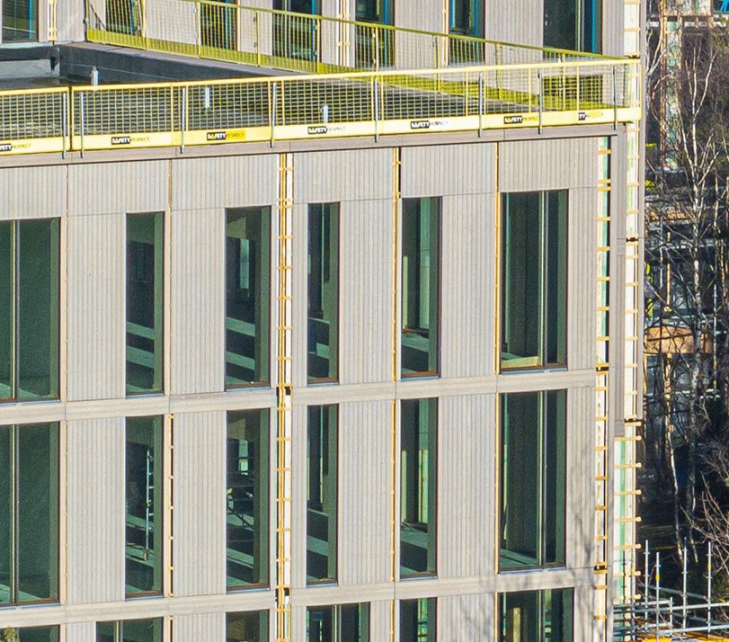 The combination of the renewable bARK system and the insulating glass units with Ködispace 4SG reduces the carbon footprint of the Volvo Innovation Center's facade by 50 per cent.