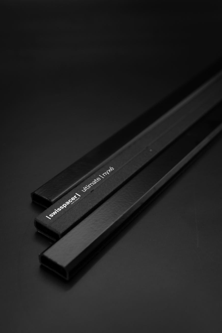 The new spacer combines elegant design with a recycled content of 33% – and proven Swisspacer Ultimate performance.