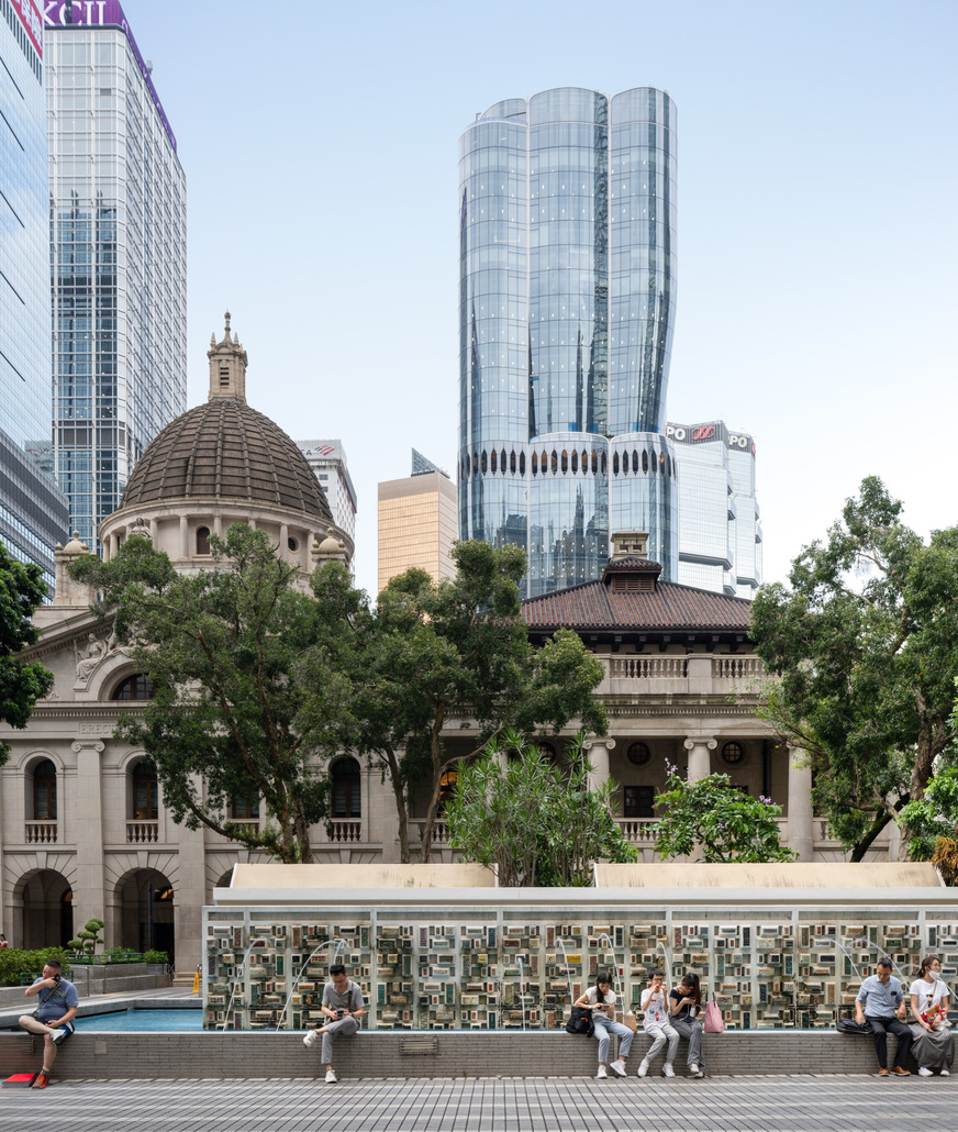 The 36-story building The Henderson by Zaha Hadid Architects dominates Hong Kong's financial district with its organic shapes and innovative glass facade.