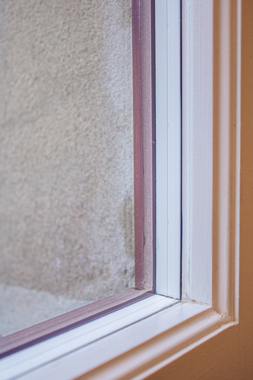 Today, the new insulating glass, which is fitted with Swisspacer spacers in the edge seal, allows generous amounts of light to enter the building.