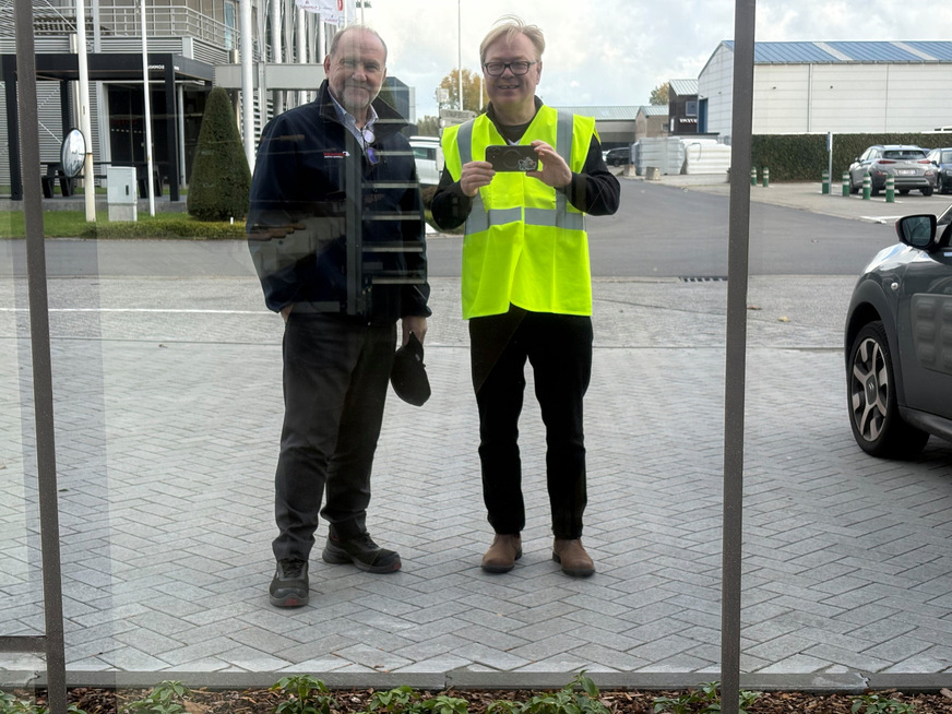 Xavier Van Sebroeck (left) with GW News editor Matthias Rehberger.
