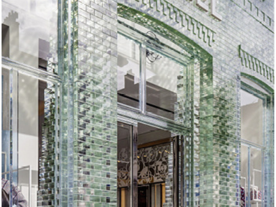 Delo Adhesives: - Glass bricks make facade of Chanel Store in Amsterdam unique - GW News Delo Adhesives: - Glass bricks make facade of Chanel Store in Amsterdam unique - GW News