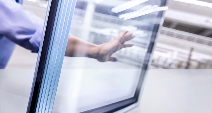 Without a polycarbonate system: "sedak isosecure" reaches the highest bullet-resistance class through its innovative pane construction – and also offers a better fire-protection class because it does not include a plastic film layer.  