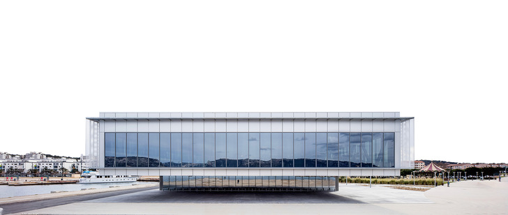 Highly selective coatings, such as Stopray Ultra, can be applied to buildings that require effective sun protection and maximum natural daylight, such as the Casino JOA in La Seyne-Sur-Mer, France.