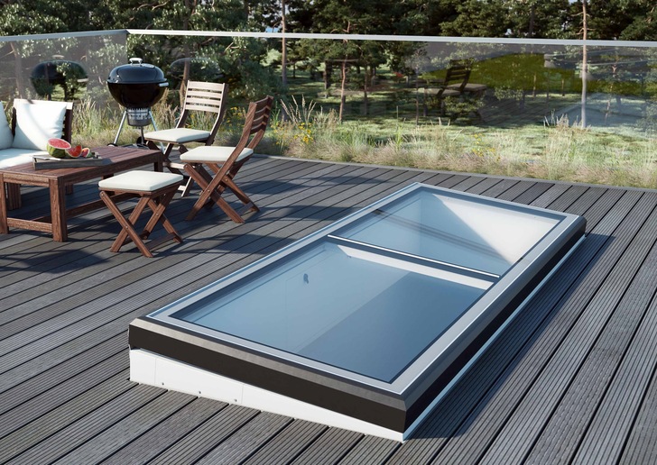 Visually, the border frame has the look of a metal surface and attracts attention as an architectural highlight.