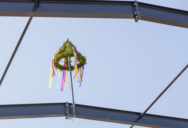 The project is set for completion in the first quarter of 2020. The topping-out wreath was hung late last year.