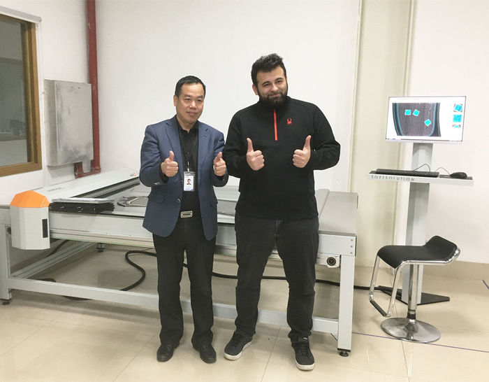 The two representatives of the Fuyao Group and Softsolution looking to the future with optimism! - © Softsolution
