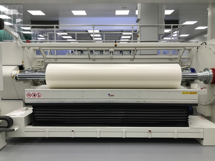 SentryGlas Xtra von der Rolle verbessere die Haftung auf der Luftseite des Glases und verringere das Hazing-Risiko.