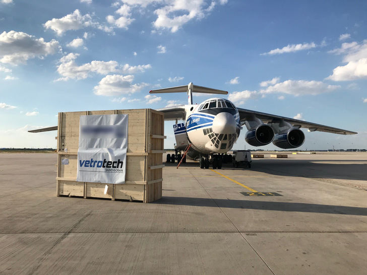The securely packed bullet-proof XL glass panes at the Cologne airfield, shortly before being transported to the Middle East.