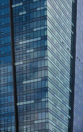 The architects of the Nivy Tower wanted facade glass in two different shades, with virtually identical values for light transmission and thermal insulation. The special glass Eclaz One from Saint-Gobain was used.