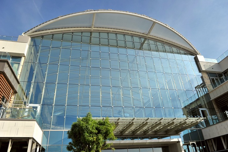 Various fischer fixings, such as the fischer frame fixing solution SXRL, were used to install the facade of the Galerija Belgrade.