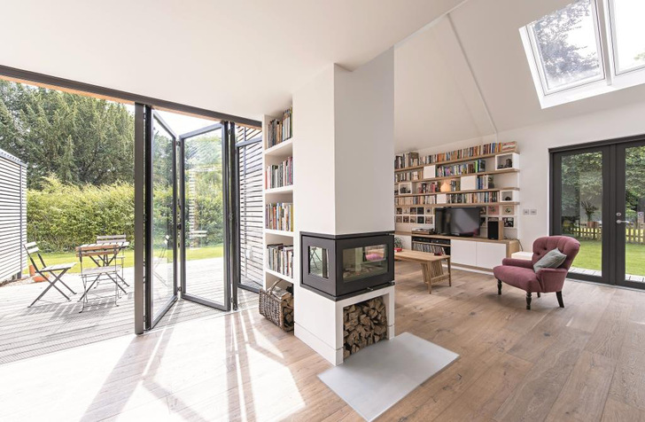 Folding-sliding systems are becoming increasingly popular because, among other things, they visually enlarge the living space.