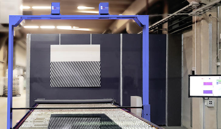 Here is a horizontal anisotropy scanner (blue) behind of the tempering oven.