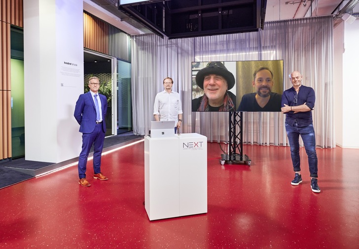 Wicona CEO Werner Jager (l.) and the speakers on site in the NEXT Studio (from left) , Louis Becker and Andreas Moser as well as the two virtual speakers Ron Arad and Tobias Wallisser presented exciting facade projects.