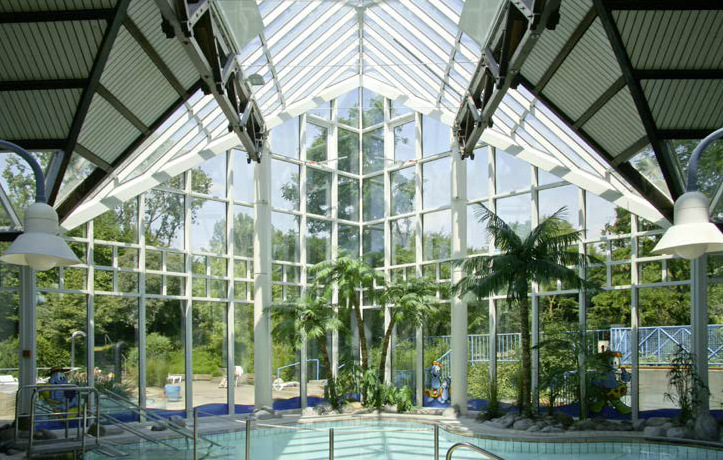 Pilkington Activ with its self-cleaning function is particularly effective on glass that is difficult to access. 