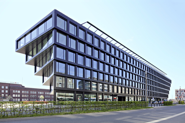The front sides of the Mercator One are characterised by their unusual fanning and generous window areas - this provides unusual viewing angles and perspectives of and in Duisburg.