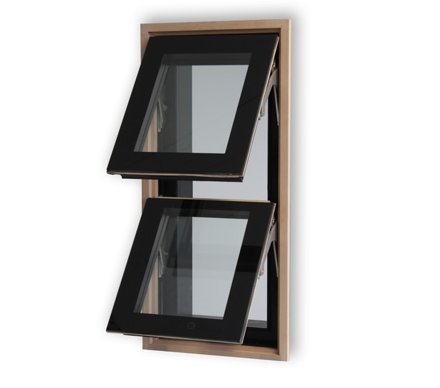 The EAL louvre window with structural glazing optics presents itself as sustainable and is convincing when glass is bonded to wood.