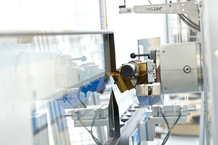 In addition to primary and secondary sealing as well as the warm-edge spacer Ködispace 4SG and the SG silicone adhesive Ködiglaze S, the company offers many services around structural glazing.