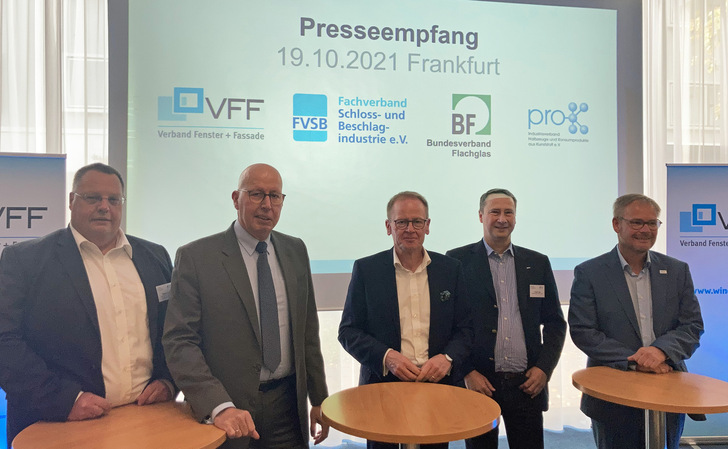 The representatives of the four industry associations VFF, BF, FVSB and pro-K presented the industry study on the window market in 2021 and 2022 in Frankfurt on 19 October.