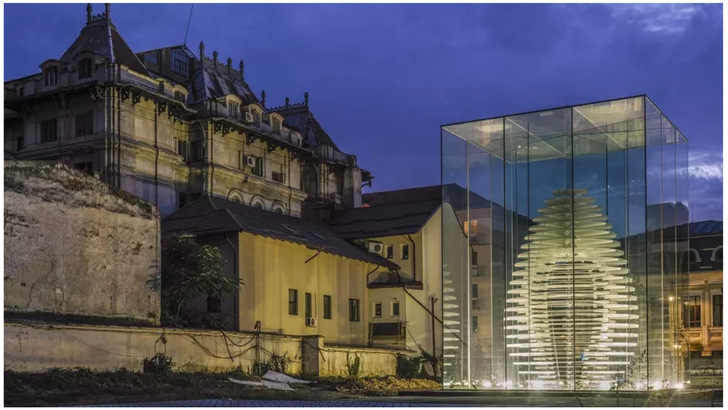 The glass panes for the new glass pavilion of the Brancusi Museum in Craiova were produced in the sedak workshops in Gersthofen. - © Andrei Pandele
