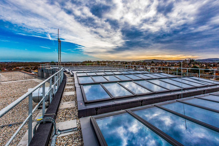 The Modular Skylights are arranged symmetrically on 800 square metres of roof surface. Thanks to prefabrication and modular construction, the installation of the 200 modules was completed in just five days. - © Velux / AHR Architects
