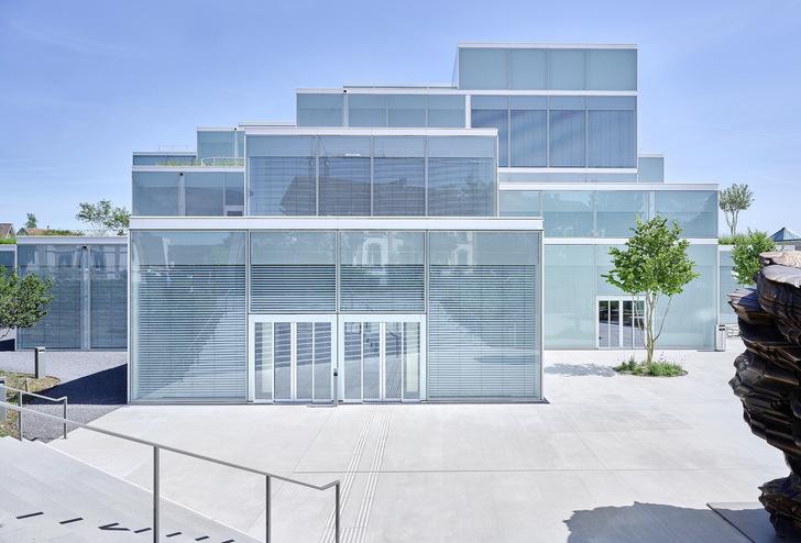 It was important to the planners of the Square that the building blend in gently with the neighbouring buildings and the surrounding landscape.