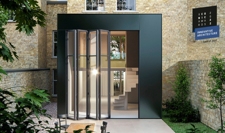 "The new Megaline folding glass door enables spectacular architectural designs in which sun-drenched interiors visually merge with the outside world," said the Iconic Awards jury at the awards ceremony. - © Solarlux

