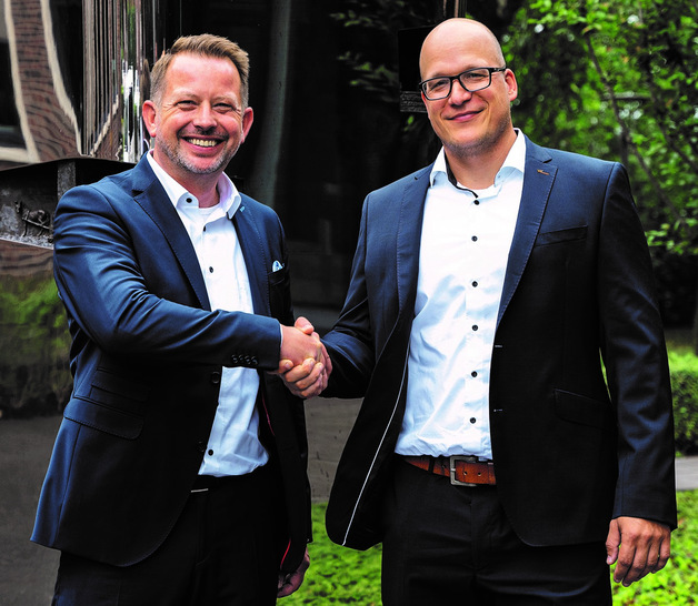 Mario Husemann of Remondis (l.) and Dirk Schneider of Schüco are taking over the management of RE:CORE GmbH and are looking forward to working together.