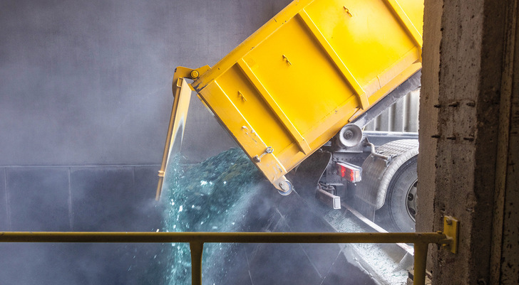 The major task is to make waste glass from buildings accessible for flat glass production.