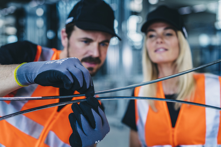 The new Ultimate Pro complements the existing portfolio of spacers from Swisspacer. The optimised material ensures that the spacers are particularly elastic.