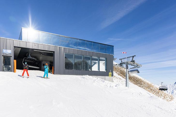 The Madlochbahn top station is also equipped with bird protection glass from Glas Marte. - © Doppelmayr Ropeways GmbH / Daniel Zangerl
