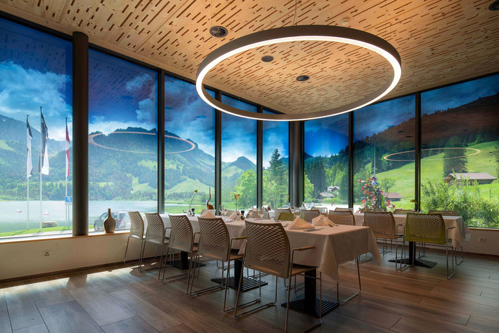 The window front of the Panorama Dining Room was glazed with SageGlass Harmony, which allows seamless transitions from completely clear to completely tinted when switched.