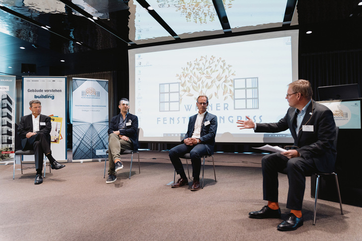 The panel discussions are always stimulating, as here is a picture from one of the last events. - © Interconnection
