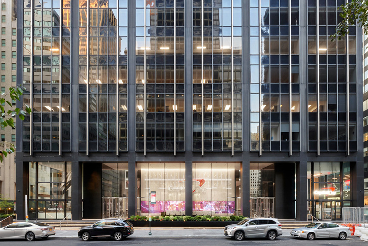 Even from across the street, the counter and the LED surface installed behind it are clearly visible. - © James E. Smolka
