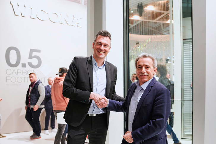 Pioneers in the circular economy: Bruno Mauvernay (l.), Director of Saint-Gobain's glass facade business unit and Henri Gomez, Vice President at Hydro Building Systems.