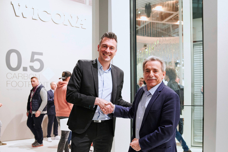 Pioneers in the circular economy: Bruno Mauvernay (l.), Director of Saint-Gobain's glass facade business unit and Henri Gomez, Vice President at Hydro Building Systems. - © Mediashots
