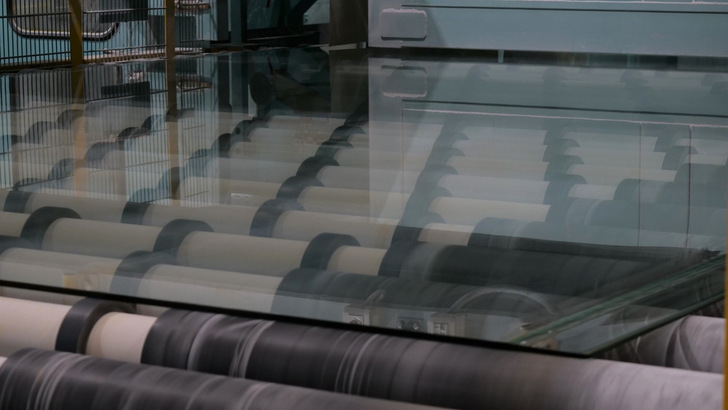 The first production series of low-carbon glass came off the production line at the AGC float plant in Seingbous.