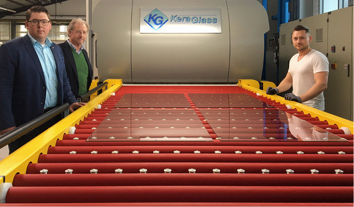 Thomas and Carl Pinnekamp in front of the tempering furnace together with furnace master Alexander Bergmann (r.).