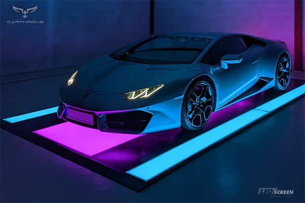 Attractively presented: CarThrone's sports car on its coloured glass base by Kuzman. - © CarThrone

