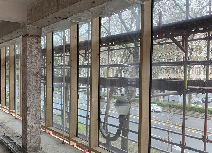 A total of 335 eyrise s350 modules are currently being installed for the facade of 'The Precedent'.