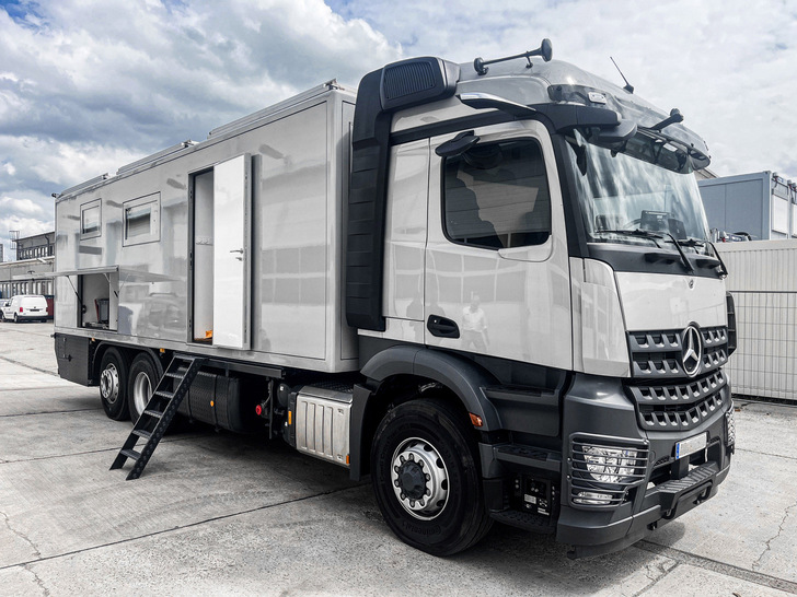 Such motorhomes are often exposed to extreme climatic conditions. But the insulating glass with Swisspacer Air defies the highest altitude differences and climatic loads.