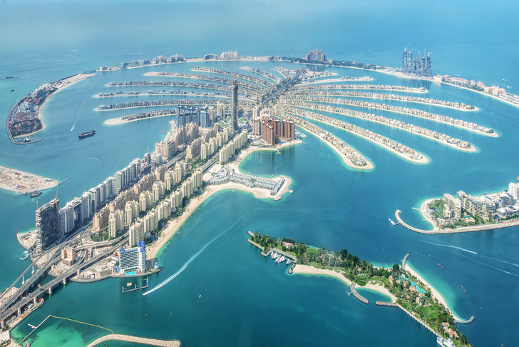 An aerial view of Dubai Palm Jumeirah island, United Arab Emirates - © Getty Images/iStockphoto
