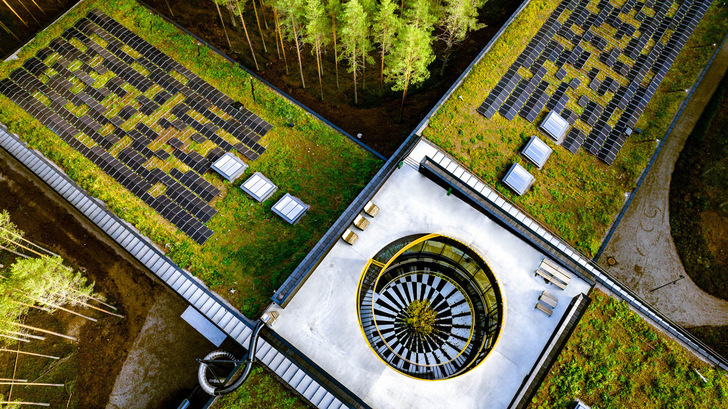  A large number of photovoltaic modules on the green roof emphasise the sustainable approach of The Plus.