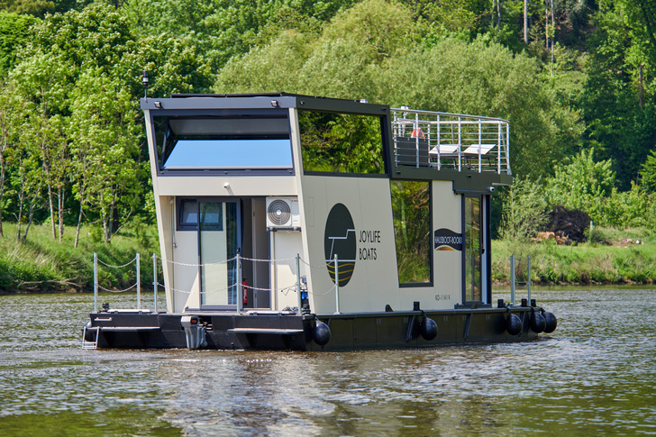  Delphin Tec Schiffstechnik GmbH currently rents out six Joylife Boats in Mettlach.