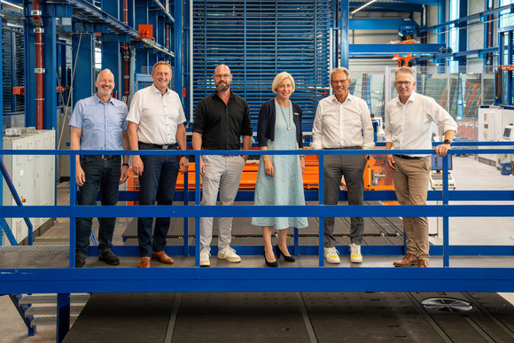Visiting the new production hall (from left to right): Fred Carstens (LK Ammerland Economic Development Officer), Michael Rösner (Mayor of Westerstede), Michel Schüller (Semco), Karin Harms (LK Ammerland District Administrator), Hermann Schüller (Semco) and Bernhard Feldmann (Semco).
