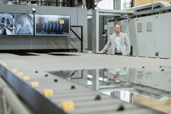 AGP‘s Managing Director, David Bunting, reflecting on how well his tempering furnaces are running thanks to Glaston‘s Autopilot.