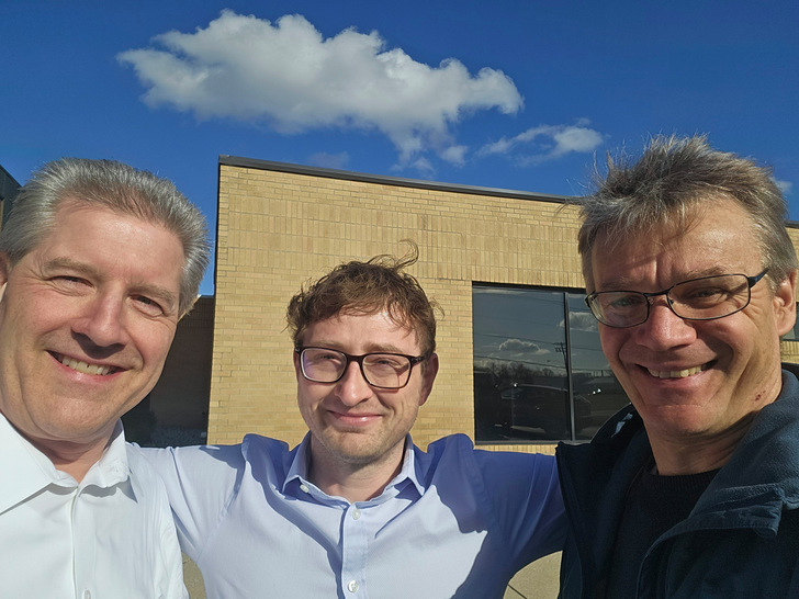 Welcoming Mr Eck into the company: Ric Schmidt (left) and Viprotron owner Kai Vogel.