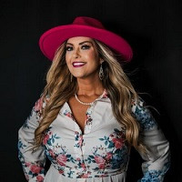 Stefanie Couch, speaker, coach and entrepreneur.