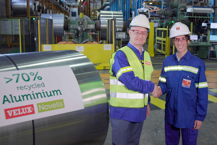 Handshake for a greener future: Klaus Lorentzen, Senior Vice President Products and Innovation at Velux Group and Laura Basile, Director Operations at Novelis Europe.