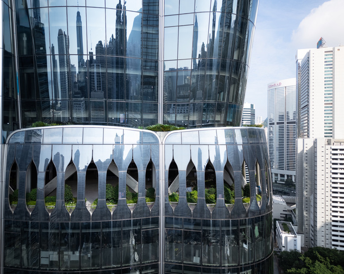 The insulating glass structures for the sculptural facade were developed by experts from Glas Trösch in collaboration with the design team.